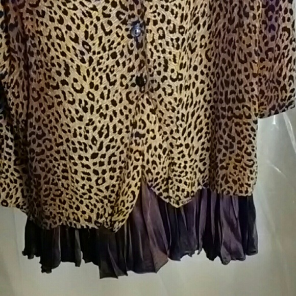 Long sleeves long tail cheetah top - Picture 2 of 4